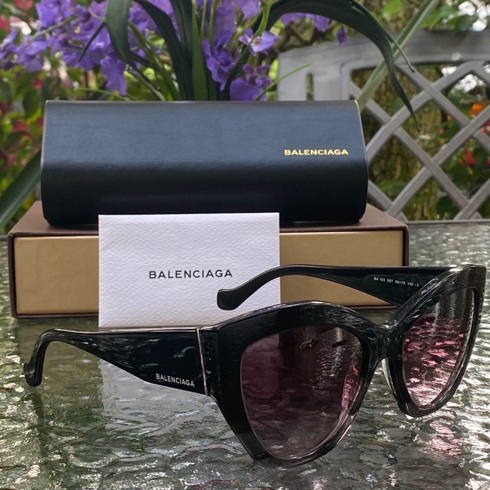 Balenciaga Black Logo Sunglasses - Picture 8 of 16